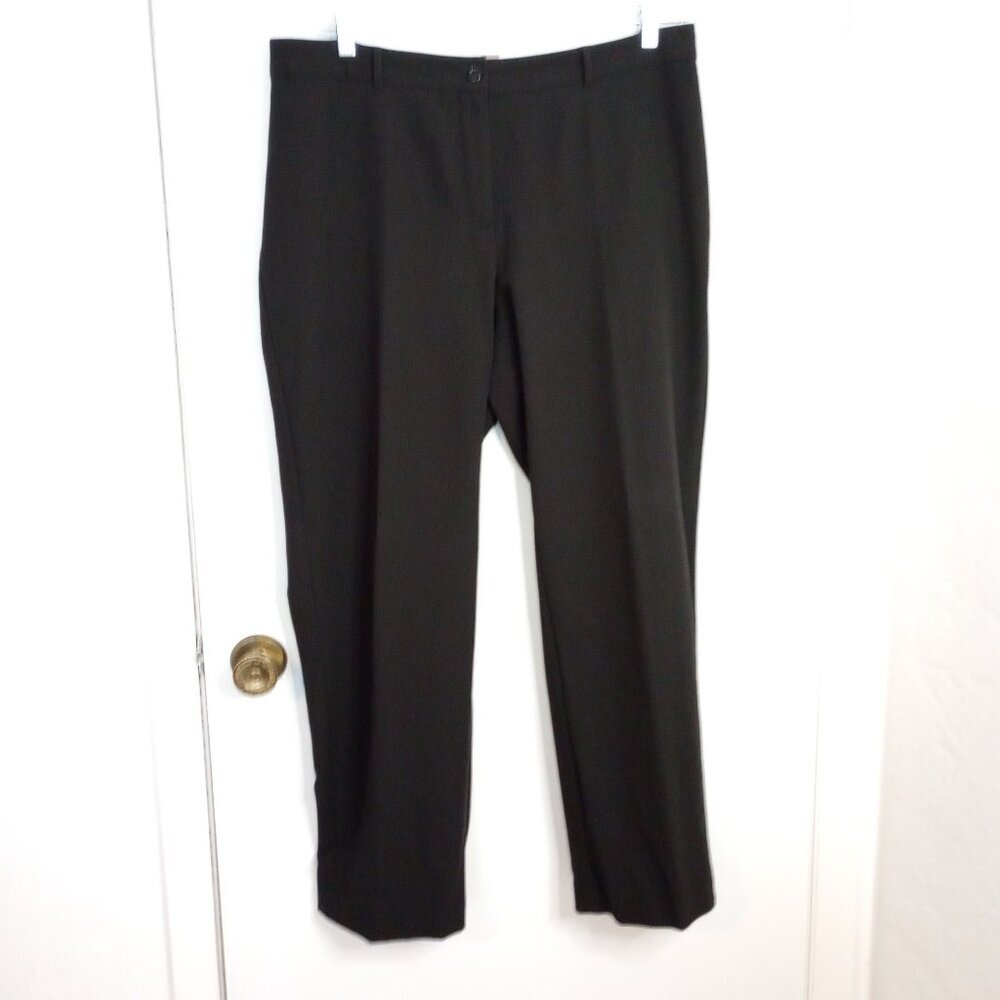 Chico's Black Classic Career Pants 2.5 Short